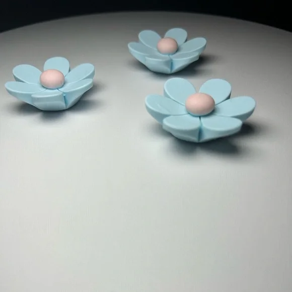 3 Daisy Fridge Magnets - Picture 14 of 17